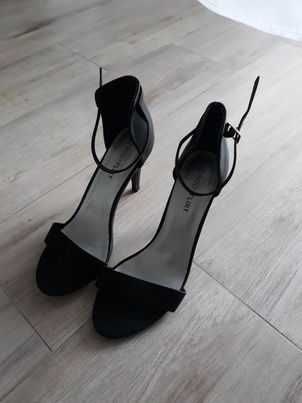 Sandały na szpilce