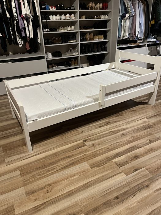 Łóżeczko, łóżko pojedyńcze  drewniane