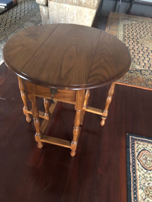 Mesa em Madeira convertivel