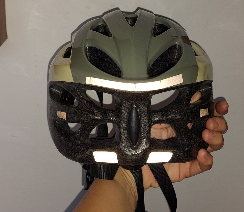 Kask rowerowy Kross z odblaskami