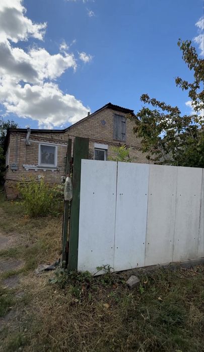 Продаж будинку на 8 сотках землі