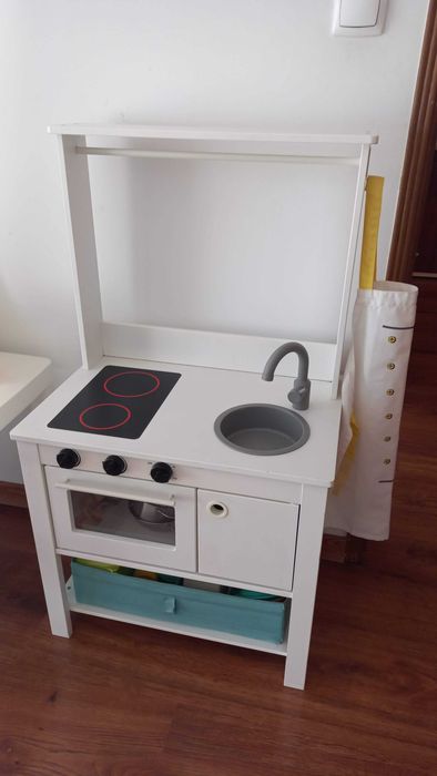 Cozinha de brinquedo em madeira, da IKEA. Brinquedo