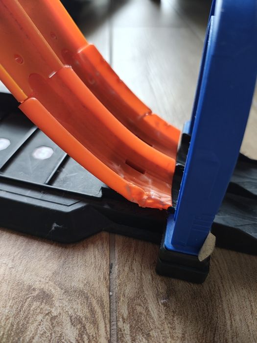 Zestaw garaż i skocznia Hot Wheels, autka