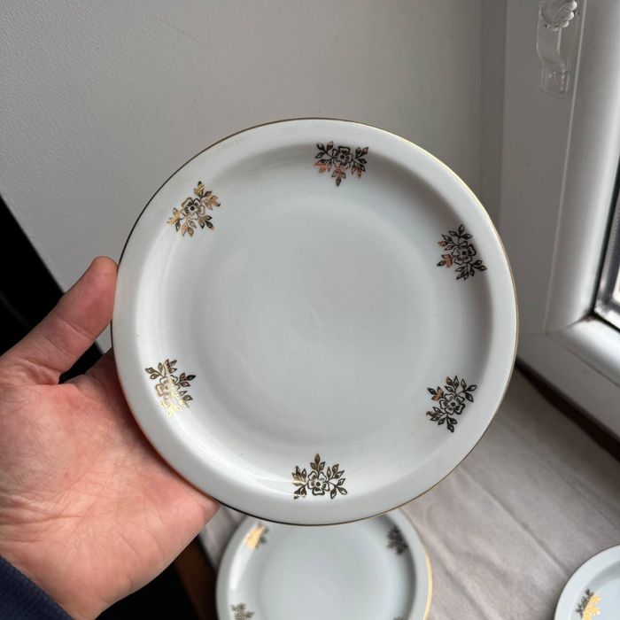 Talerze deserowe złocone Wawel porcelana PRL