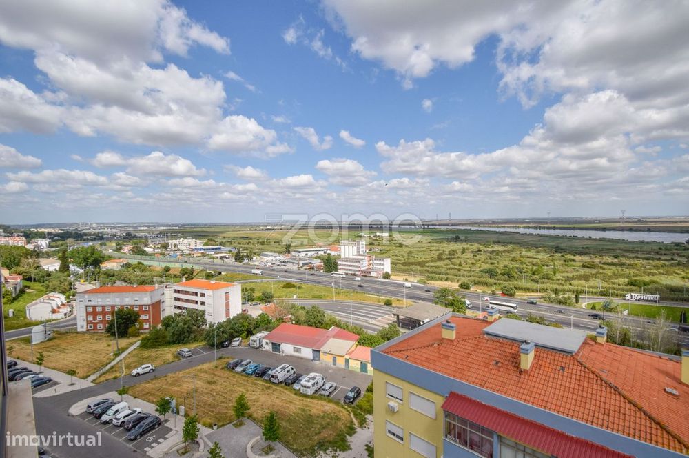 Apartamento T3 com Vista de Rio e Luz Natural | 9º Andar com Elevad...