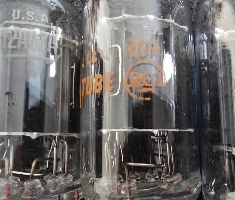 Lampa RCA 12AU7 / ECC82 "Clear Top" – USA – Side Getter – Legenda