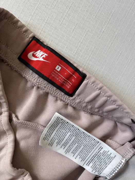 Męskie spodenki Nike Tech Fleece szaro-pudrowy róż