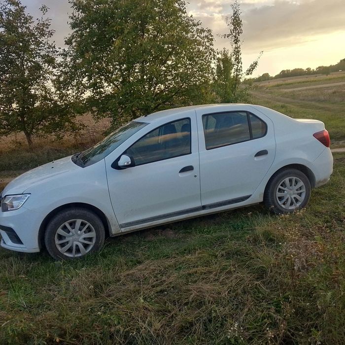 Renault logan біла