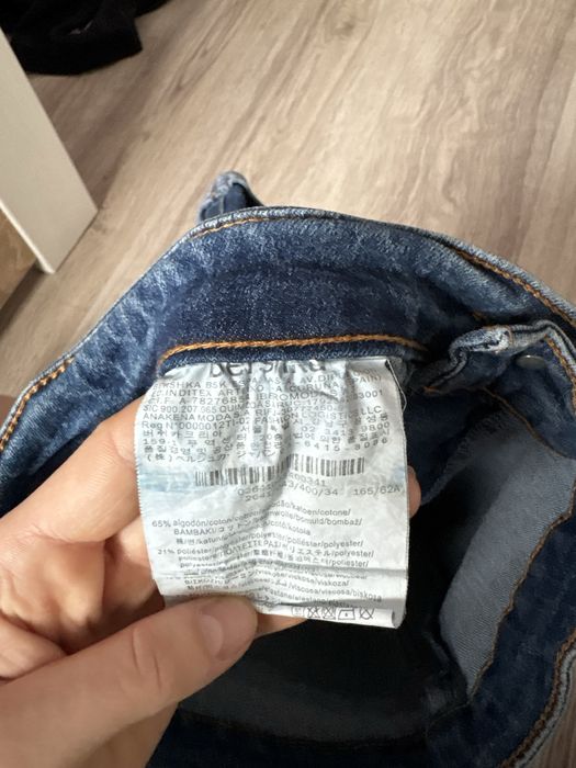 Krotkie spodenki jeansowe