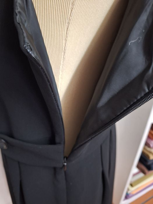 Vestido pequeno cor preto.