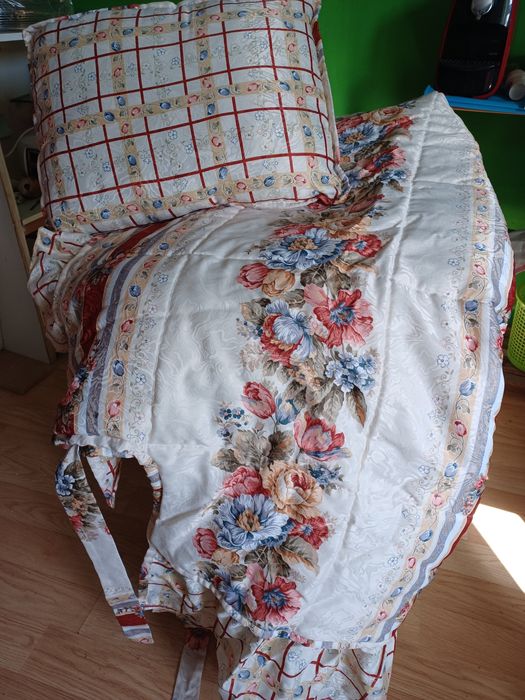 Edredão com almofadas