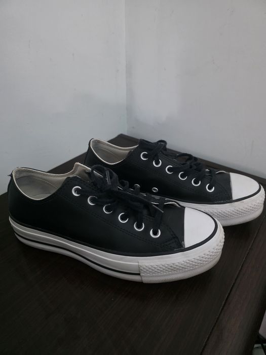 Czarne skórzane converse na platformie