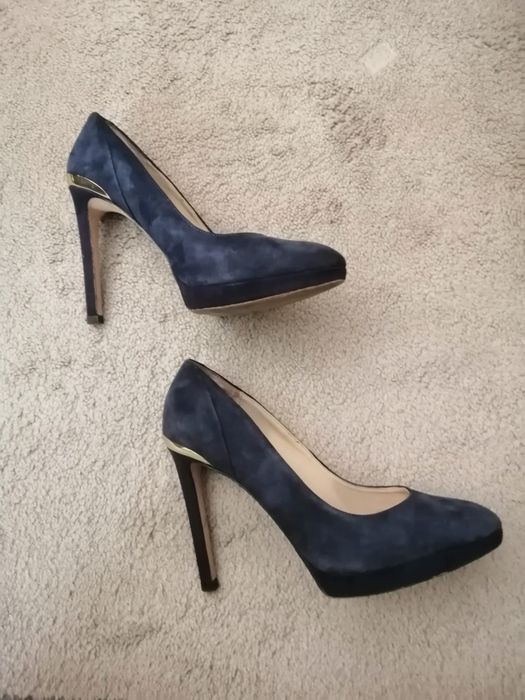 Sapatos em pele de camurça azul marinho Zara Woman