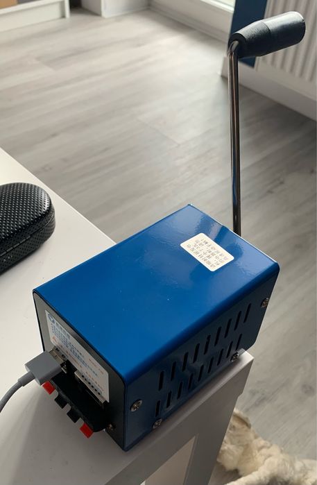 Портативний ручний динамо генератор