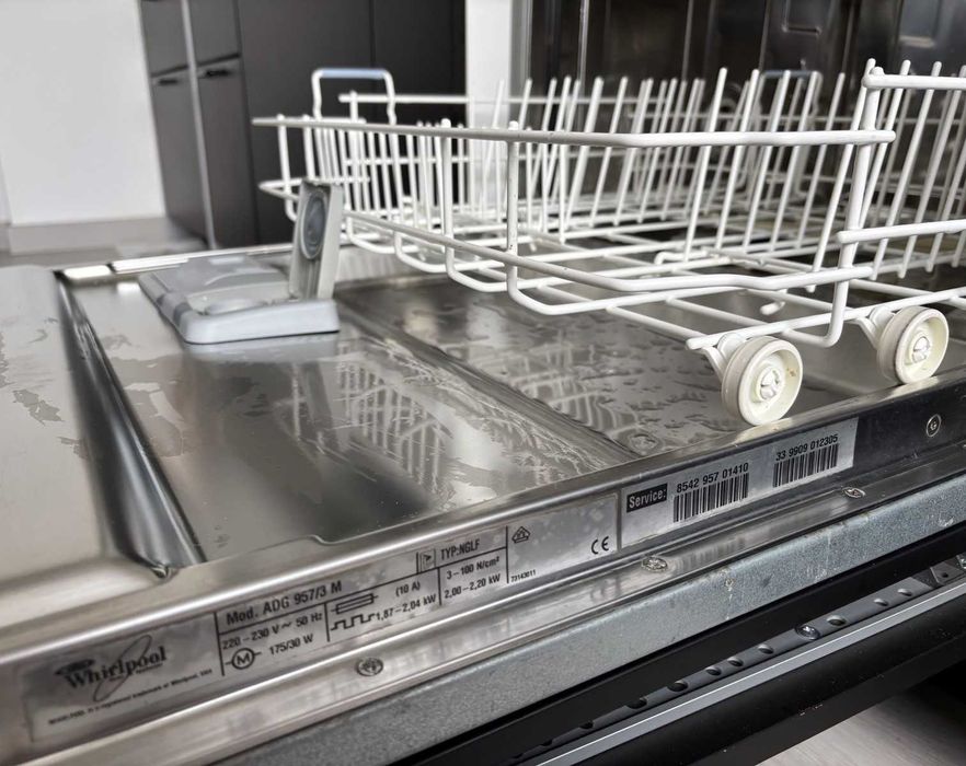 Máquina de loiça encastrável Whirlpool (60cm) – Preço de Oportunidade!