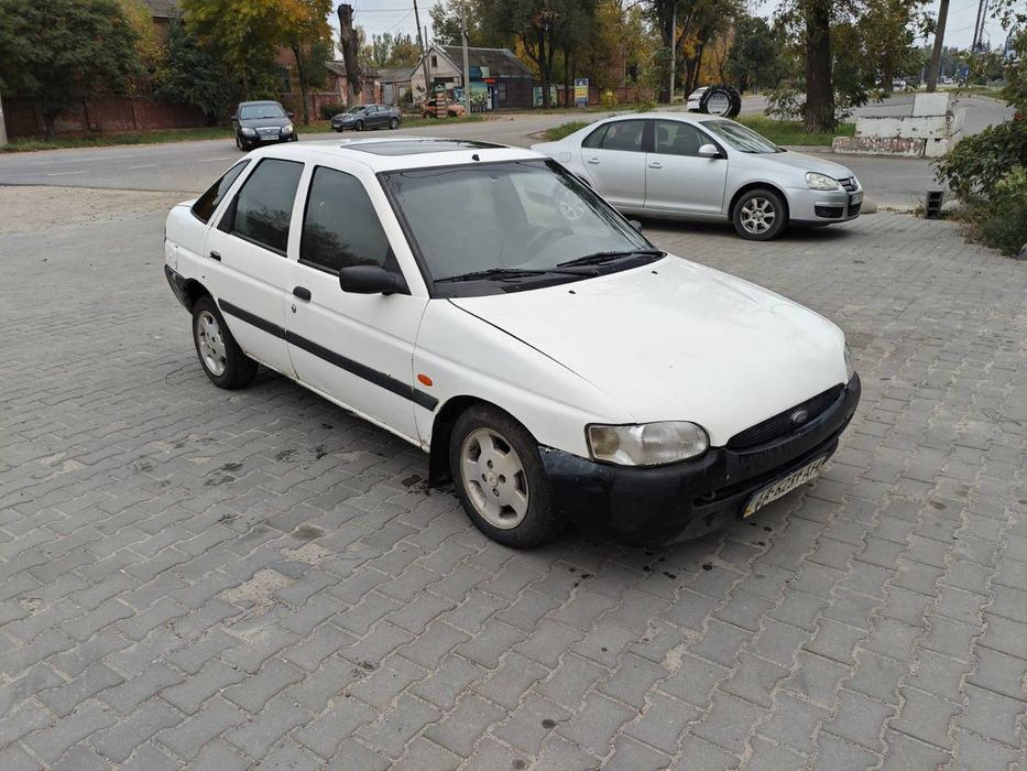Форд эскорд на полном ходу