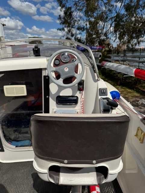 Quicksilver 460 com motor tohatsu 50hp 4 tempos
