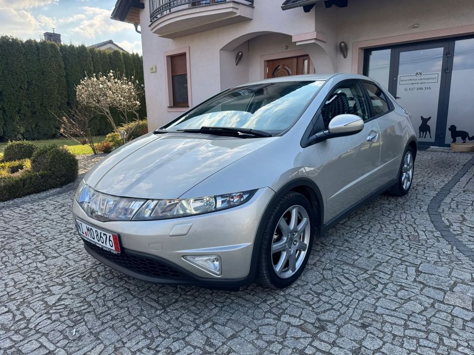 Honda Civic Xenon Klimatyzacja Tempomat Alu17 Zadbana Niski Przebieg TUV 2028 Rok