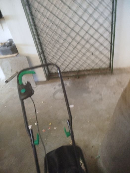 Garrafeira Metálica para 150 garrafas..