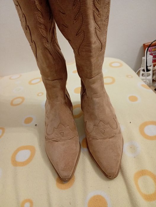 Botas à cowboy novas