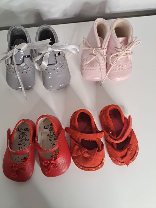 4 pares de Sapatos e botas para bebé,  em pele macia