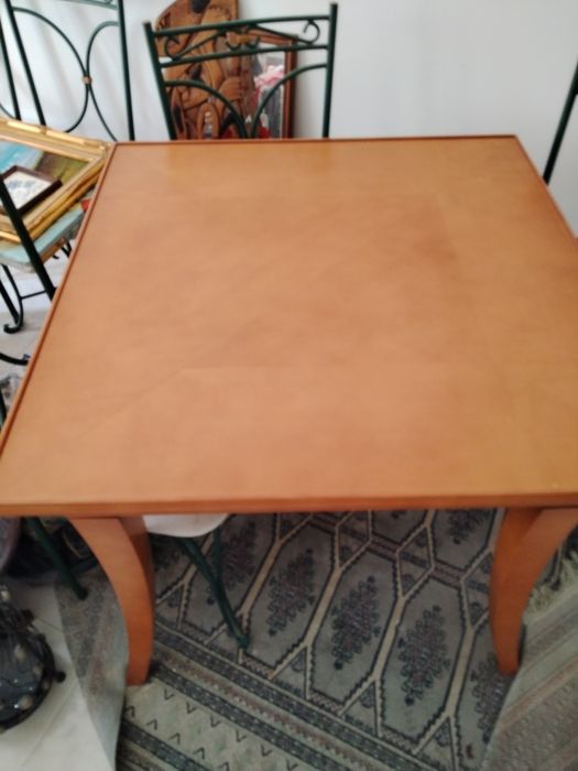 Mesa de jogo em madeira