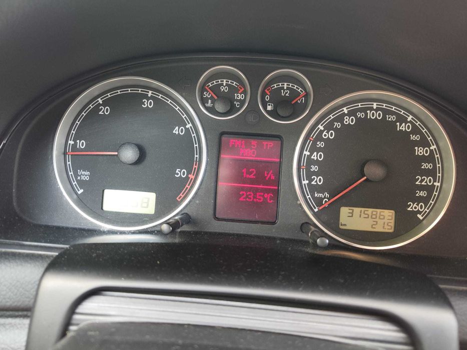 VW Passat 1.9 TDI Highline — photo 3