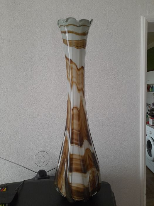 Продам вазу, вісімдесятих років, висота вази 87 сантиметрів.
