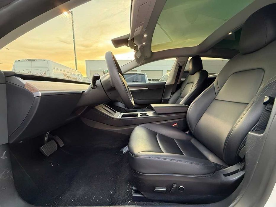 Tesla Model 3 Long Range      2022
