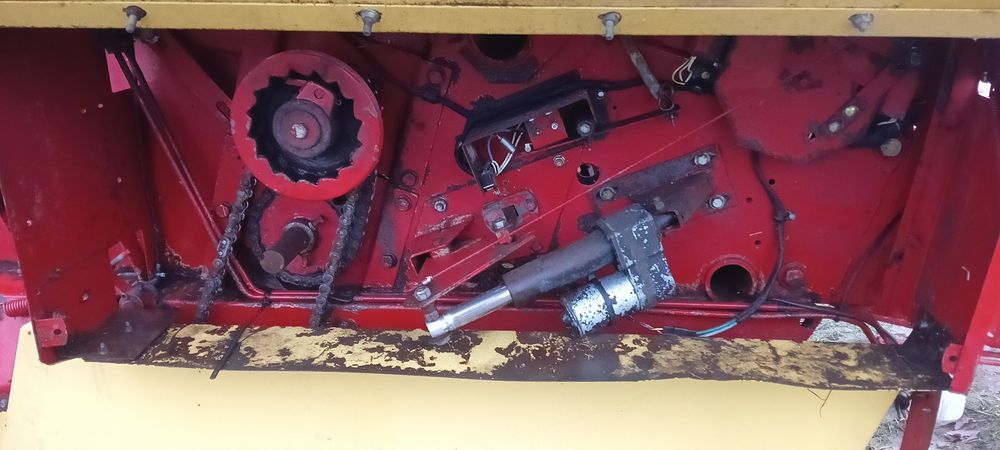 Prasa belujaca new holand 835