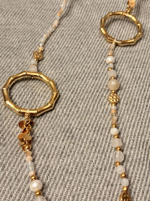 Colar novo em tons de pastel e dourado