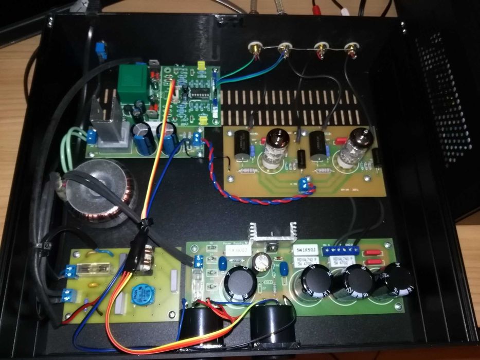 Bufor lampowy class A ze wskaźnikami VU analog
