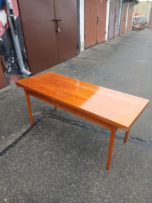 Ława rozkładana na wysoki połysk z czasów  PRL.