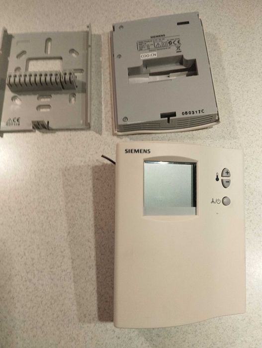 Regulator Siemens z wyświetlaczem model RDF 110