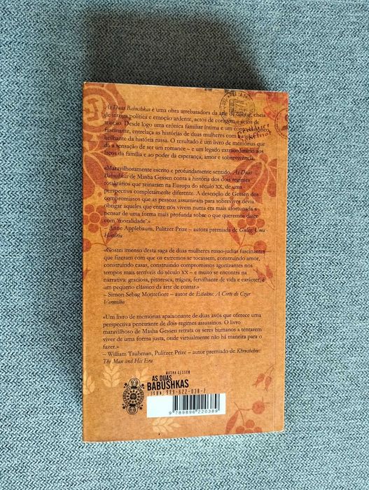 Livro "As duas Babushkas" de Masha Gessen