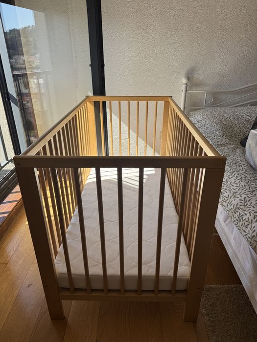 Berço, colchao e capa de colchao bebê IKEA