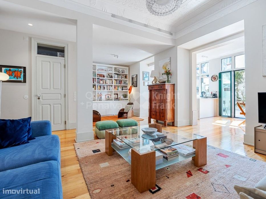 Apartamento T2 com pátio privativo em Santo António