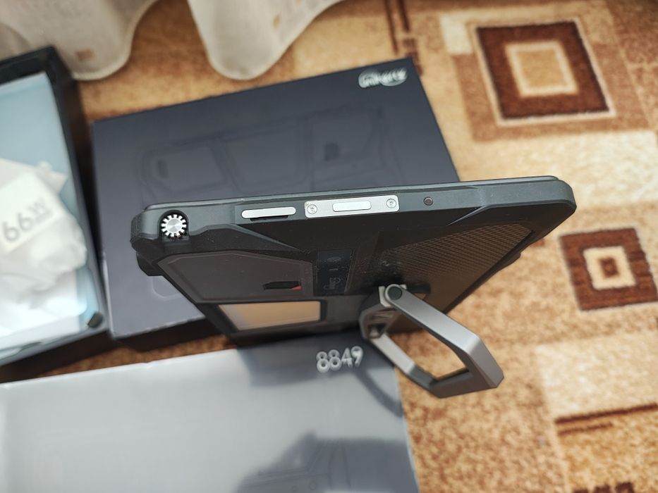 Захищений планшет з проектором Unihertz Tank 24/512,NFC,GPS,акум 21000