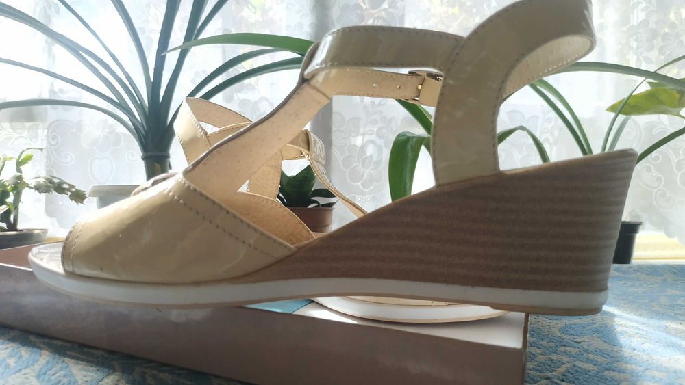 Босоніжки жіночі шкіряні