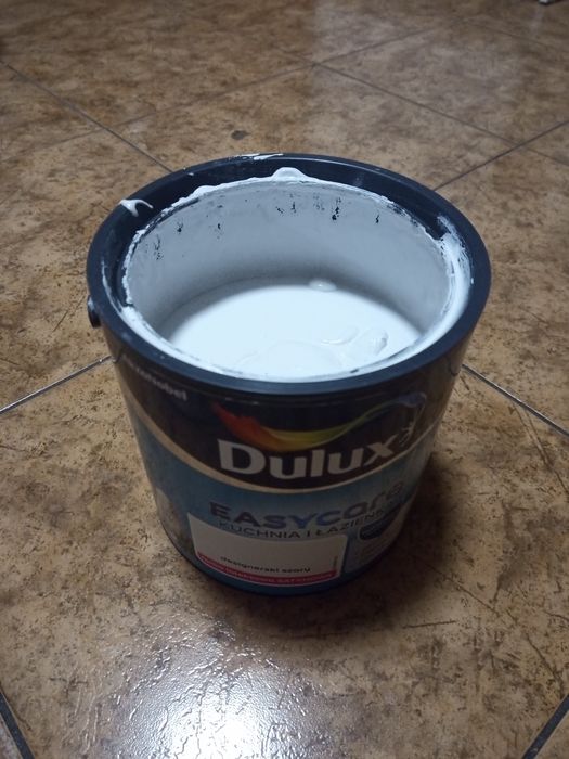 Emulsja Dulux designerski szary.