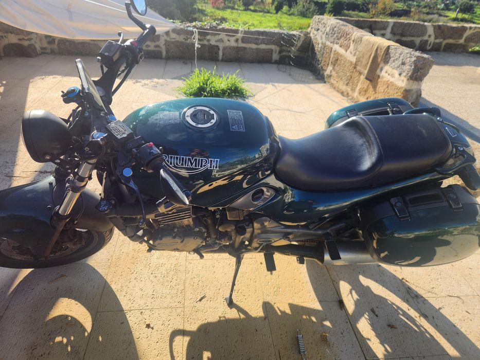 Triumph trophy 900