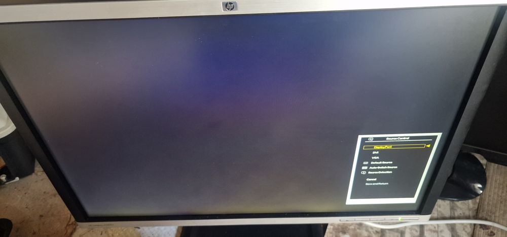 Dwa monitory Led
