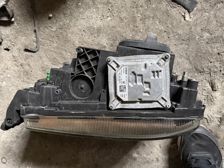 Lampa iveco stralis hiway  prawa