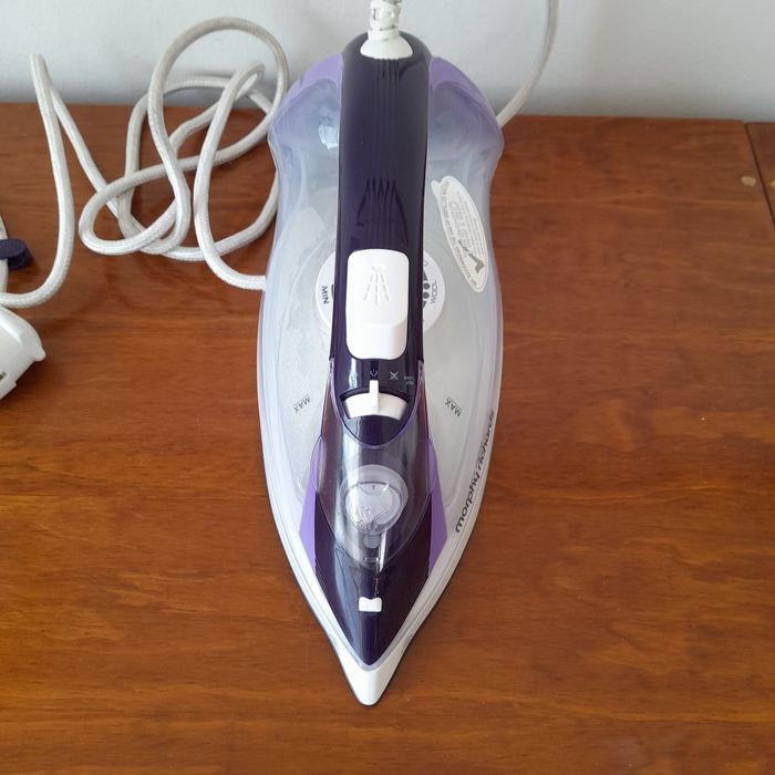 Ferro engomar com vapor