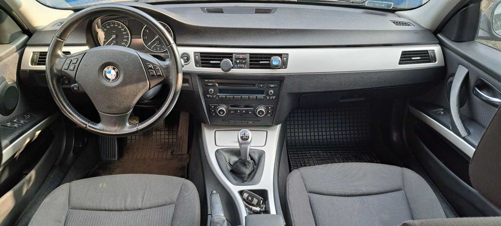 BMW E90 320i 2010r