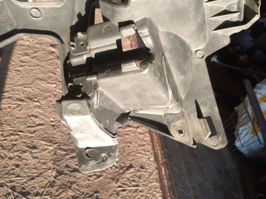 Кроштейн переднього бампера Рено меган 3