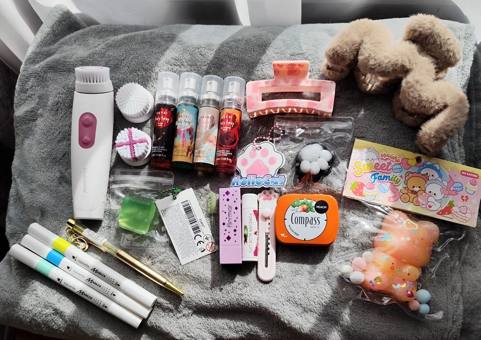 Різні дрібнички для дівчат