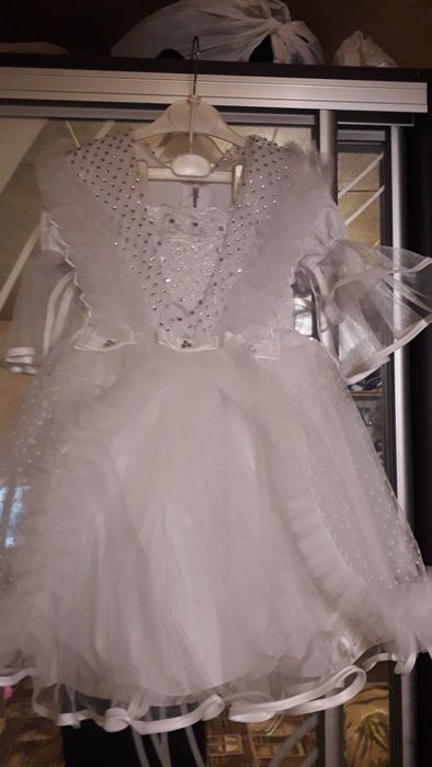 Нарядное платье очень красивое