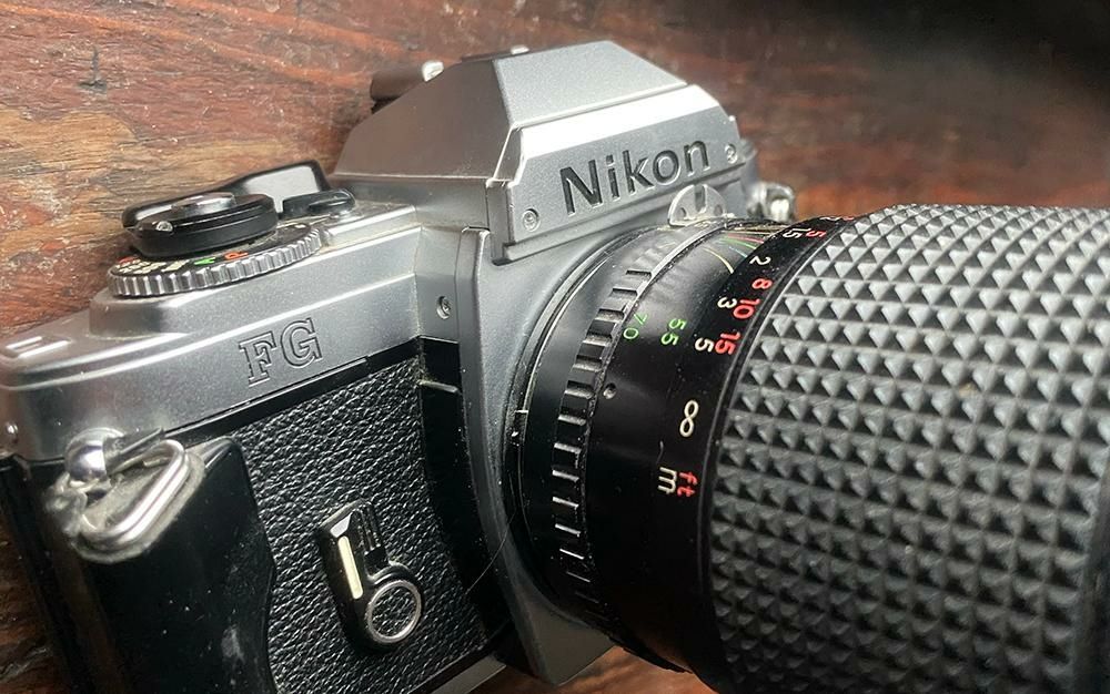 Плівковий фотоапарат Nikon FG з об'єктивом 58 мм. У робочому стані!
