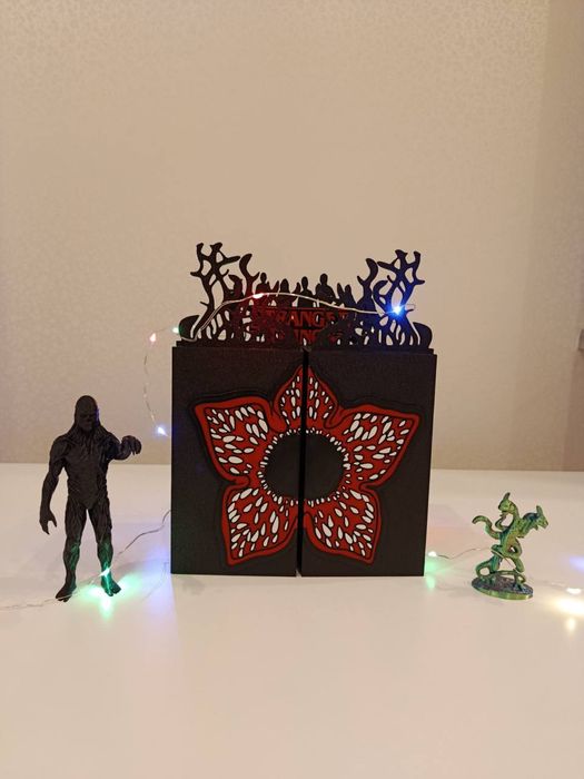 Стенд для Фігурок Stranger Things Kinder Joy. Дивні Дива.